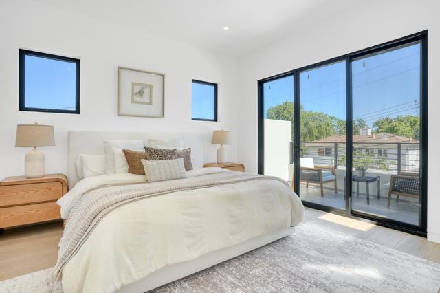 957 Clara Drive, Palo Alto, CA 94303