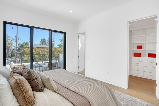 957 Clara Drive, Palo Alto, CA 94303