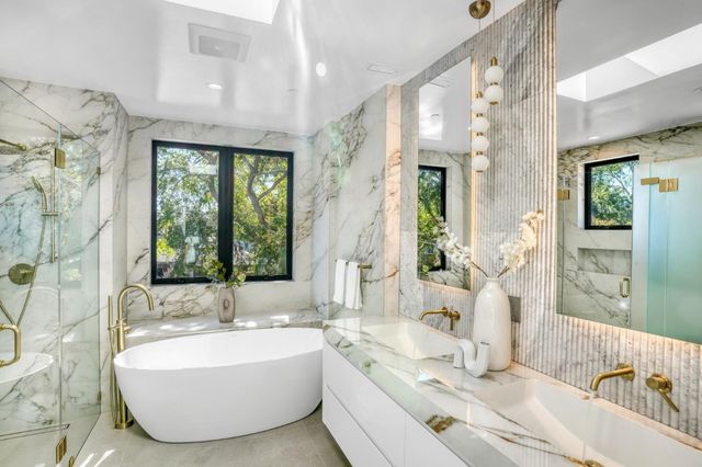 957 Clara Drive, Palo Alto, CA 94303