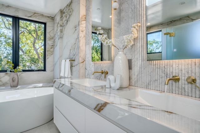 957 Clara Drive, Palo Alto, CA 94303