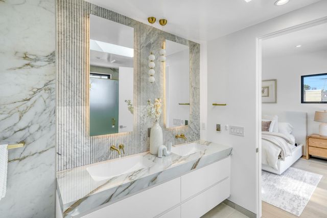 957 Clara Drive, Palo Alto, CA 94303