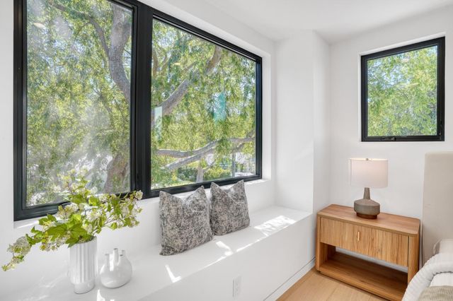 957 Clara Drive, Palo Alto, CA 94303