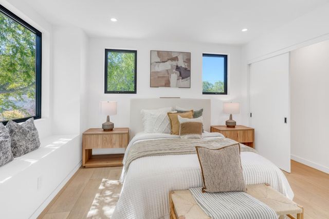 957 Clara Drive, Palo Alto, CA 94303