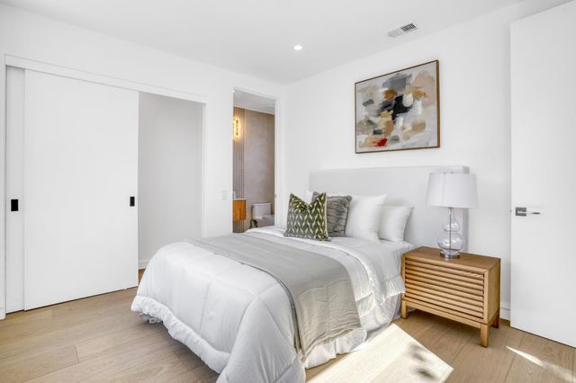 957 Clara Drive, Palo Alto, CA 94303