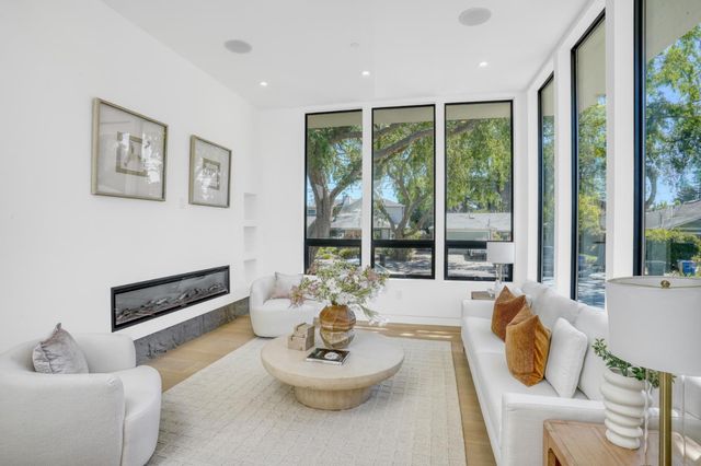 957 Clara Drive, Palo Alto, CA 94303