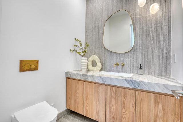 957 Clara Drive, Palo Alto, CA 94303