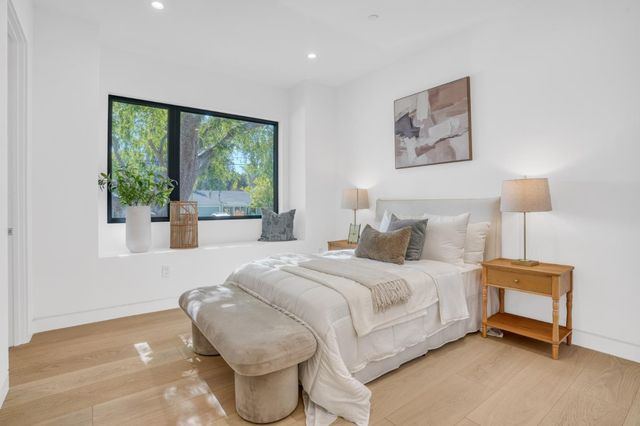 957 Clara Drive, Palo Alto, CA 94303