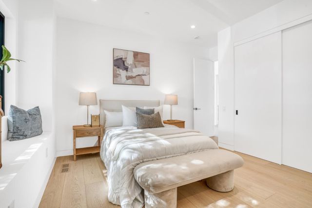 957 Clara Drive, Palo Alto, CA 94303