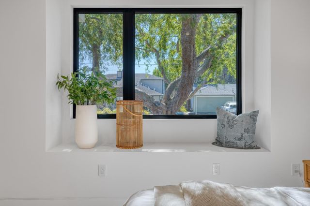 957 Clara Drive, Palo Alto, CA 94303