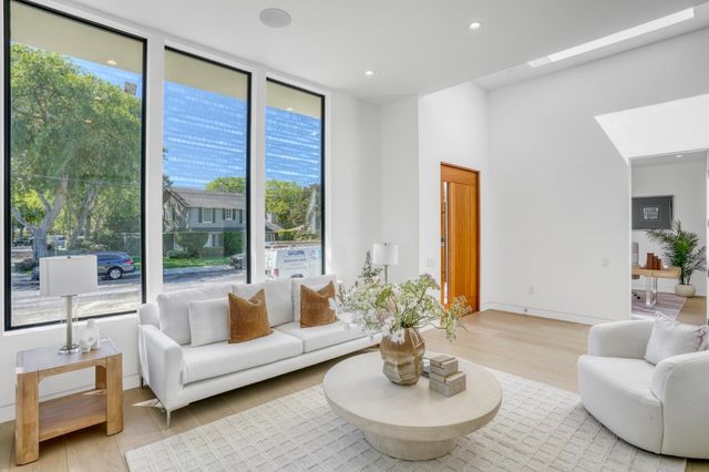 957 Clara Drive, Palo Alto, CA 94303