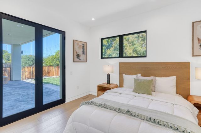 957 Clara Drive, Palo Alto, CA 94303