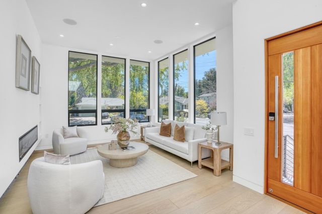 957 Clara Drive, Palo Alto, CA 94303