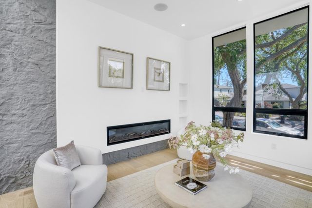 957 Clara Drive, Palo Alto, CA 94303