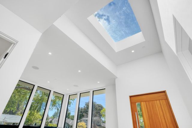 957 Clara Drive, Palo Alto, CA 94303