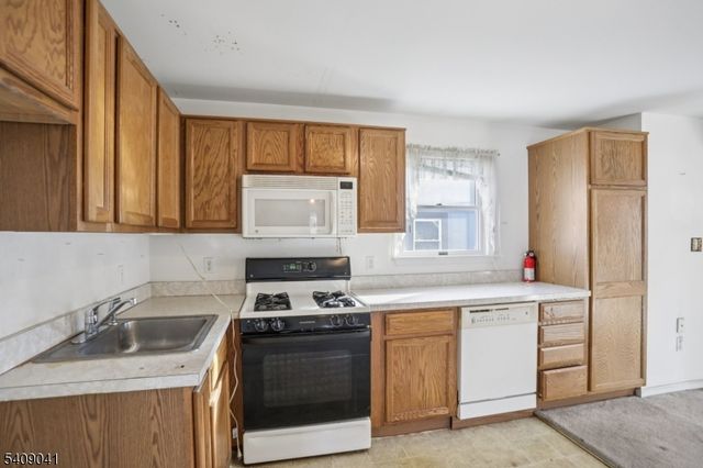 279 Genesee Ave, Englewood City, NJ 07631