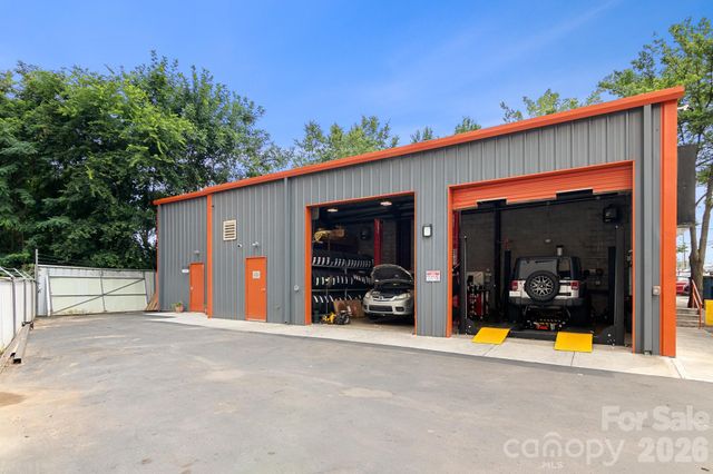 3413 S Tryon Street, Charlotte, NC 28217