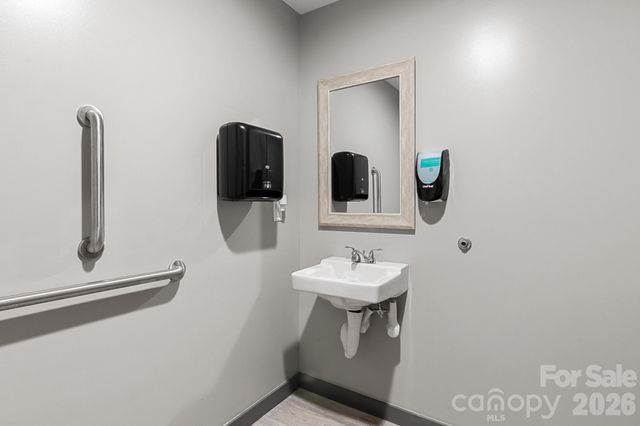 3413 S Tryon Street, Charlotte, NC 28217