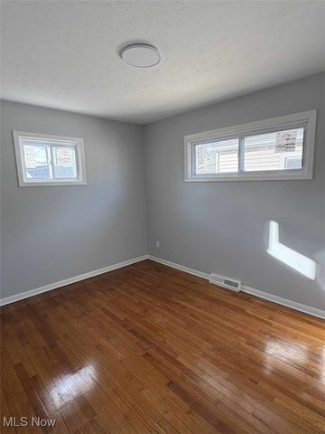 48 William Street, Bedford, OH 44146