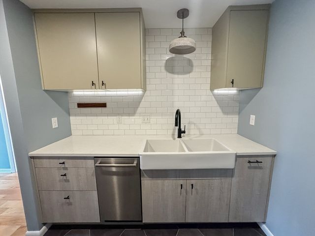 32 Autumn Ln 32, Amherst, MA 01002