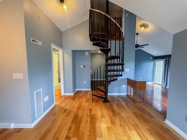 32 Autumn Ln 32, Amherst, MA 01002