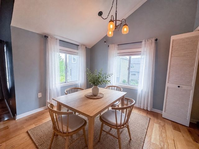 32 Autumn Ln 32, Amherst, MA 01002