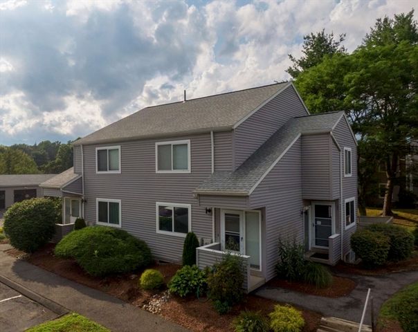 32 Autumn Ln 32, Amherst, MA 01002