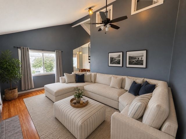 32 Autumn Ln 32, Amherst, MA 01002