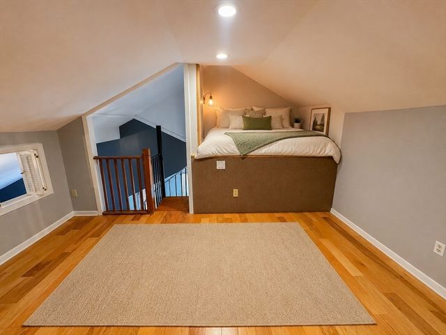 32 Autumn Ln 32, Amherst, MA 01002
