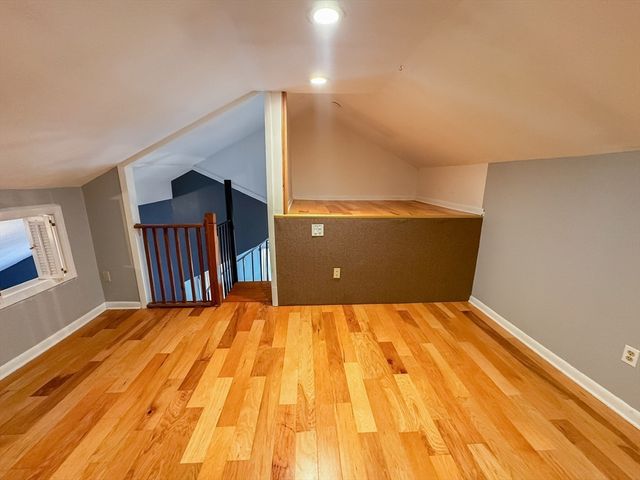 32 Autumn Ln 32, Amherst, MA 01002