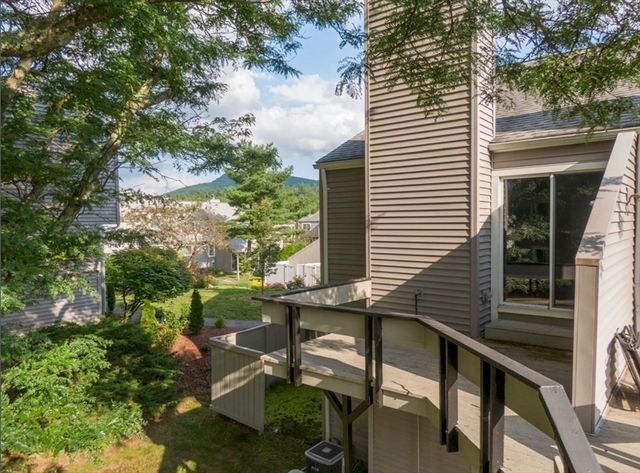 32 Autumn Ln 32, Amherst, MA 01002