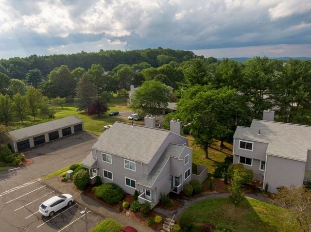 32 Autumn Ln 32, Amherst, MA 01002