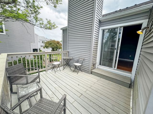 32 Autumn Ln 32, Amherst, MA 01002
