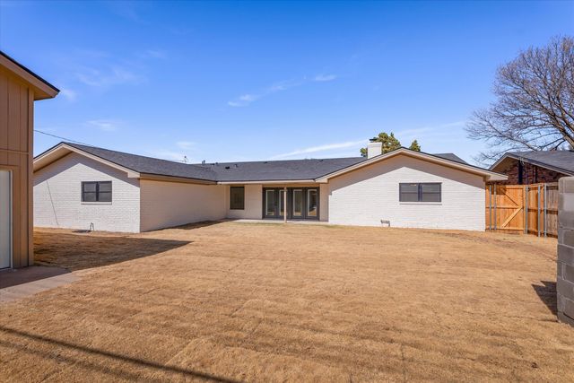 206 Sandalwood Lane, Levelland, TX 79336
