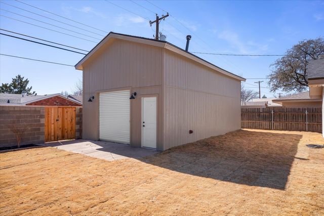 206 Sandalwood Lane, Levelland, TX 79336