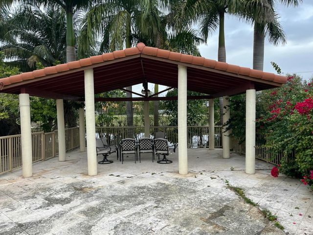 7445 N Augusta Drive, Hialeah, FL 33015