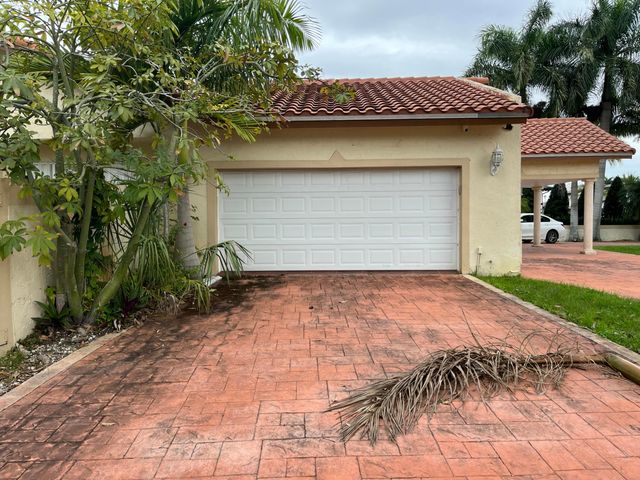 7445 N Augusta Drive, Hialeah, FL 33015
