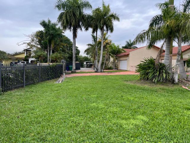 7445 N Augusta Drive, Hialeah, FL 33015