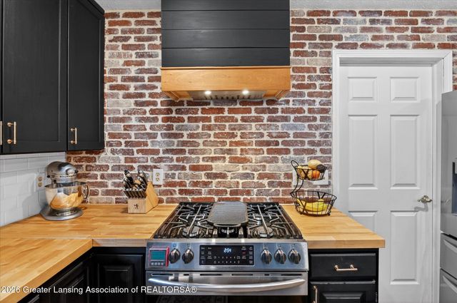 3900 Bayberry Lane, Lansing, MI 48911