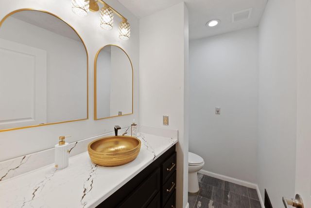 9046 Edinburgh Lane, Woodbury, MN 55125