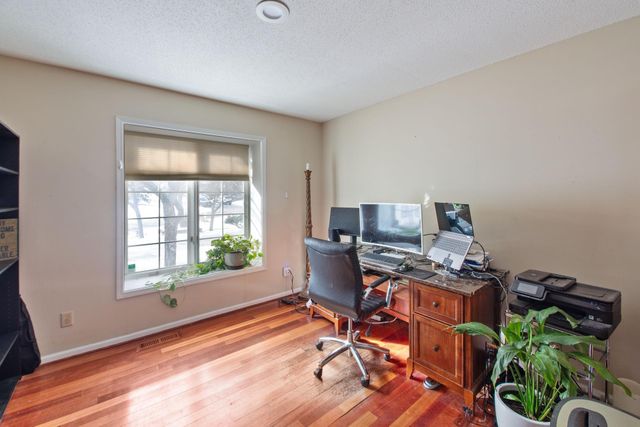 9046 Edinburgh Lane, Woodbury, MN 55125