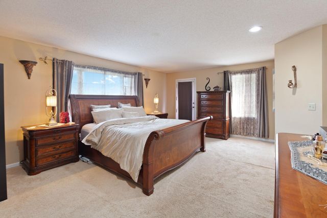 9046 Edinburgh Lane, Woodbury, MN 55125