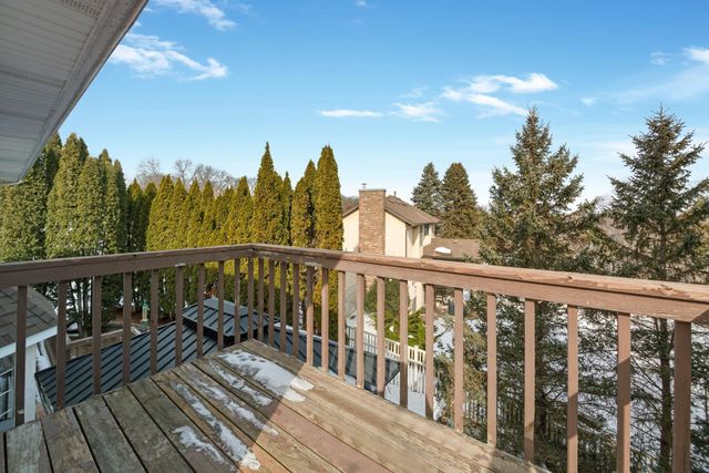 9046 Edinburgh Lane, Woodbury, MN 55125