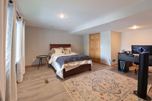 9046 Edinburgh Lane, Woodbury, MN 55125