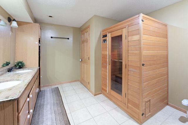 9046 Edinburgh Lane, Woodbury, MN 55125