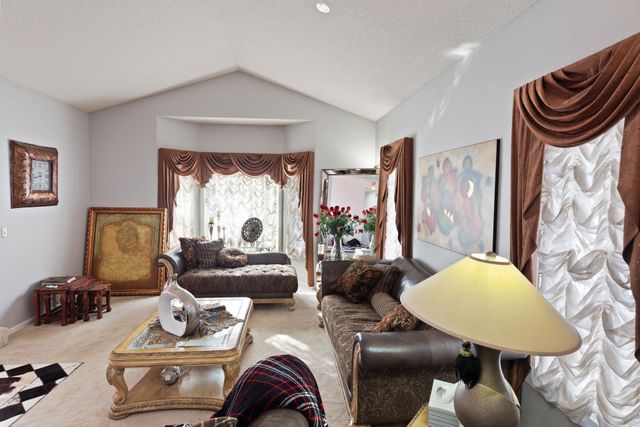 9046 Edinburgh Lane, Woodbury, MN 55125