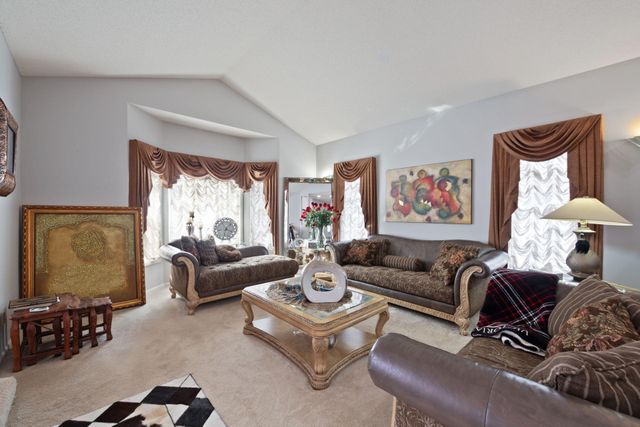 9046 Edinburgh Lane, Woodbury, MN 55125