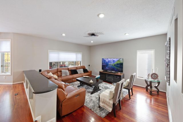 9046 Edinburgh Lane, Woodbury, MN 55125