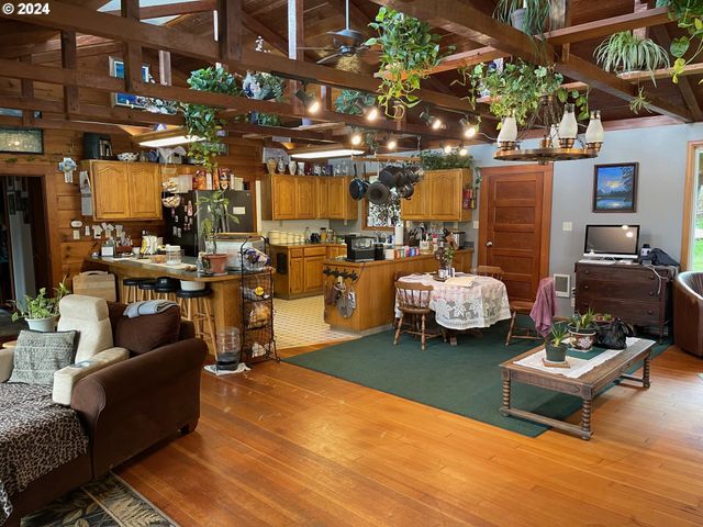 83126 SILTCOOS STATION Rd, Westlake, OR 97493