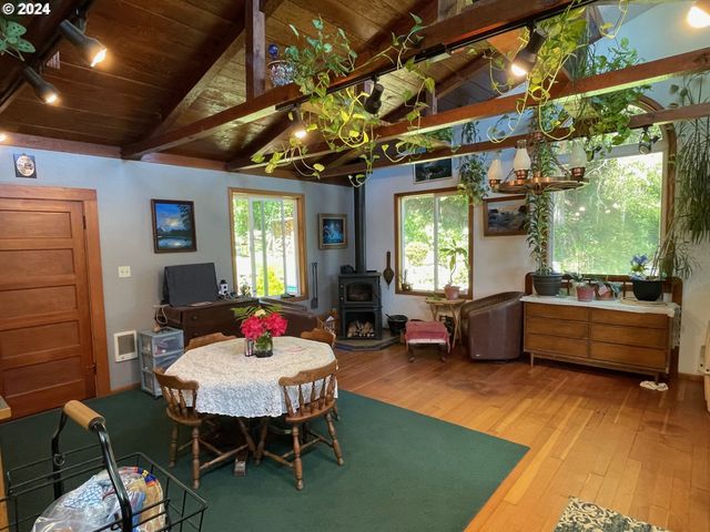 83126 SILTCOOS STATION Rd, Westlake, OR 97493