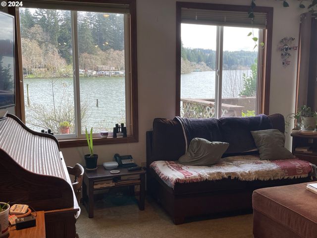 83126 SILTCOOS STATION Rd, Westlake, OR 97493